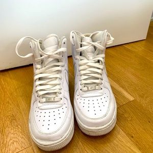 Nike AirForce 1 High Top in White.